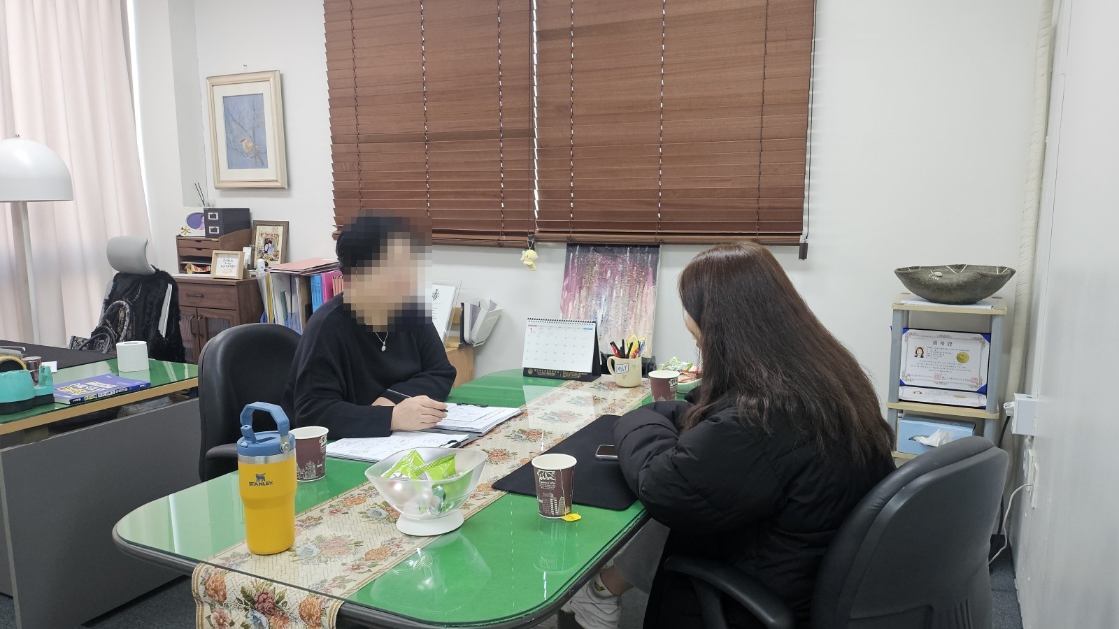 노트북을 놓고 진행한 실무 상담