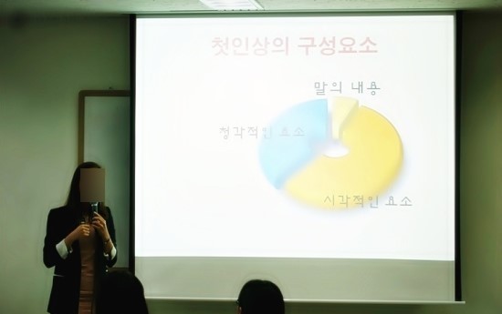 학년 단위로 모여 강의를 듣는 학생들