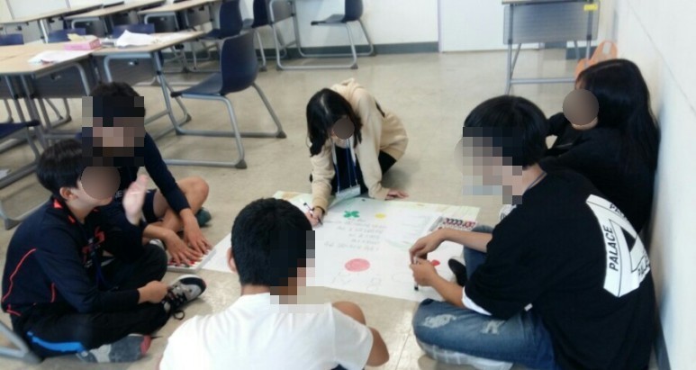아이디어를 공유하는 팀 활동