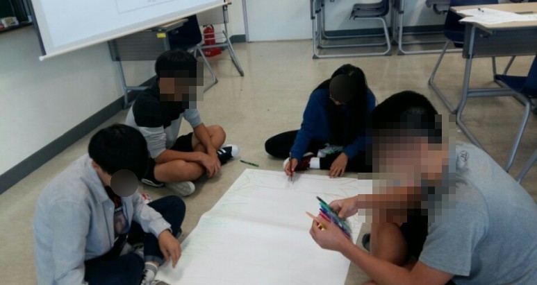활동을 정리하는 모습