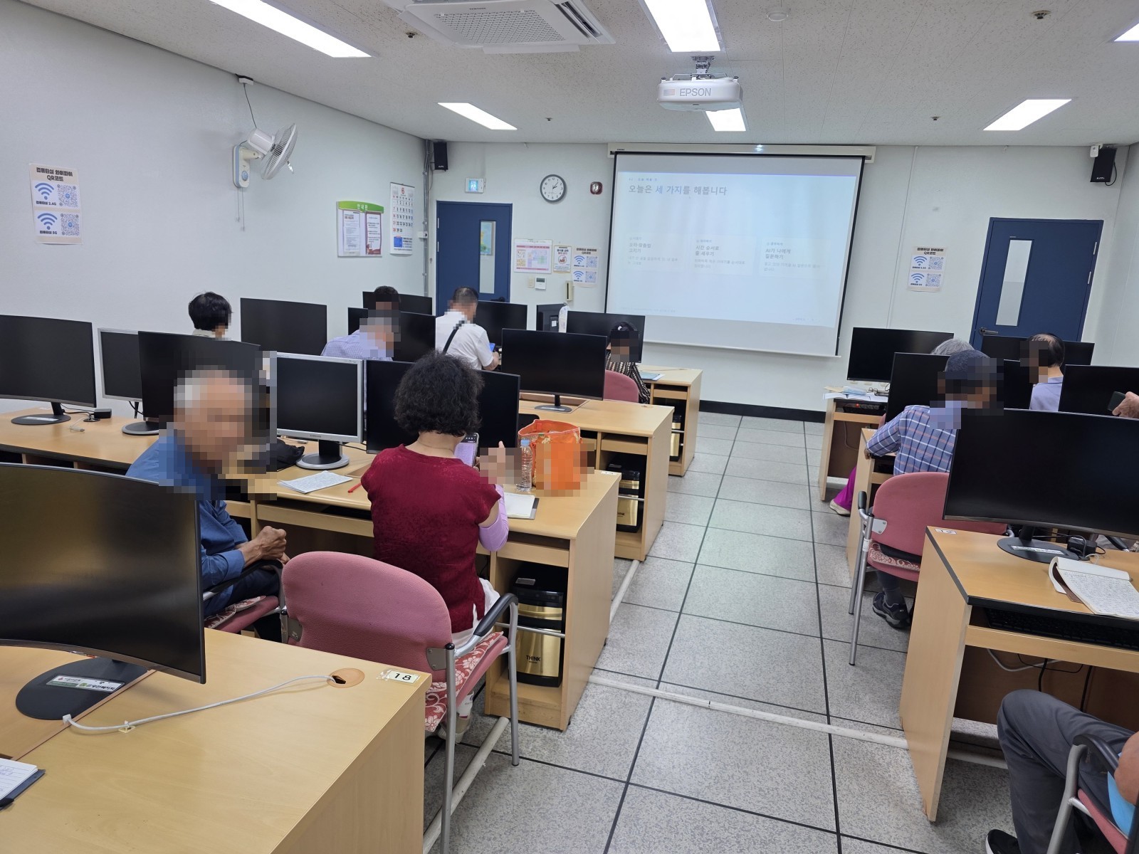 목원대학교 RISE 시민 평생교육과정 컴퓨터실 실습 장면
