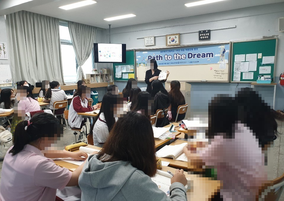 캠프를 마친 학생들