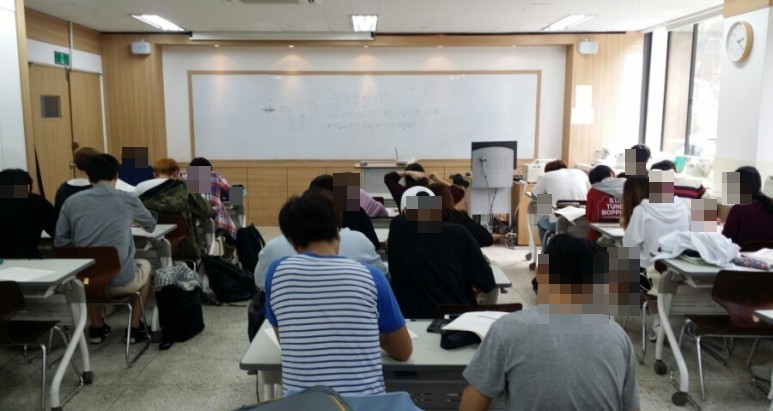 상담을 진행하는 장면